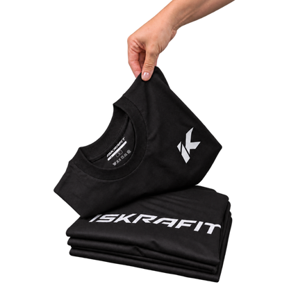 Camiseta oversize ISKRAFIT Logo Edition doblada con detalle de cuello y logotipos